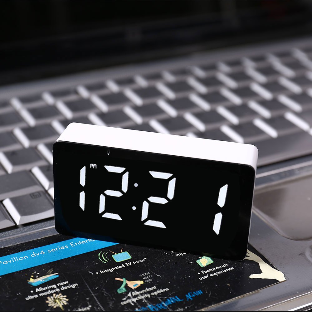 Reloj electrónico LED con espe - Electronics Gadgets Wholesale reseña y precio